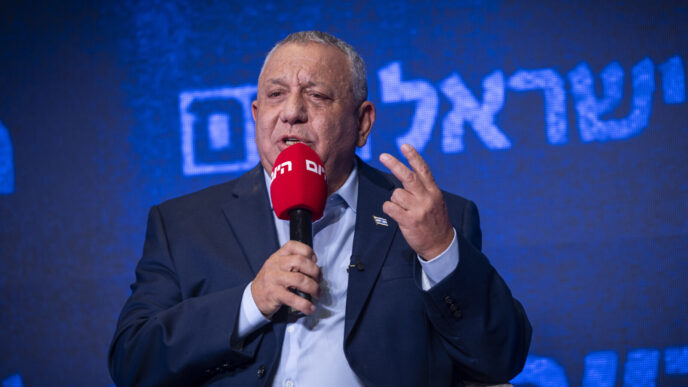 יו"ר מפלגת ישר גדי איזנקוט בכנס "ישראל היום" בירושלים (צילום: חיים גולדברג/פלאש90)