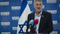 יו"ר מפלגת הדמוקרטים יאיר גולן בישיבת הסיעה בכנסת, ירושלים (צילום: יונתן זינדל/פלאש90)