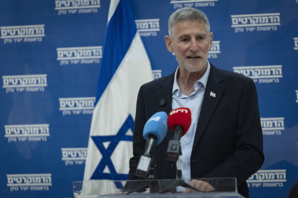 יו"ר מפלגת הדמוקרטים יאיר גולן בישיבת הסיעה בכנסת, ירושלים (צילום: יונתן זינדל/פלאש90)