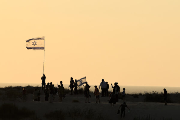 צועדי ׳צעדת האלפים לעזה׳ התומכים בהקמתן מחדש של התיישבויות יהודיות ברצועת עזה (צילום: Tsafrir Abayov/Flash90)