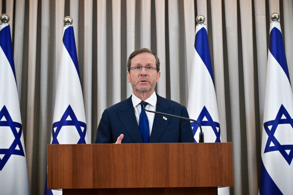 נשיא המדינה יצחק הרצוג בהצהרה לקראת הבחירות לכנסת (צילום: קובי גדעון/לע"מ) נשיא המדינה יצחק הרצוג בהצהרה לקראת הבחירות לכנסת (צילום: קובי גדעון/לע"מ)