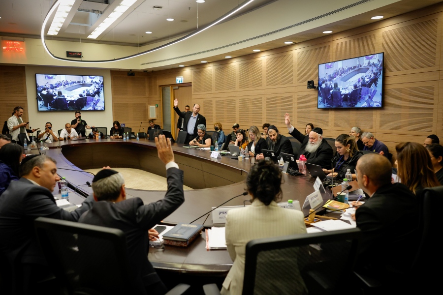 הדיון בהצעת חוק לימוד תורה בוועדת הכנסת (צילום: נועם מושקוביץ, דוברות הכנסת) הדיון בהצעת חוק לימוד תורה בוועדת הכנסת (צילום: נועם מושקוביץ, דוברות הכנסת)