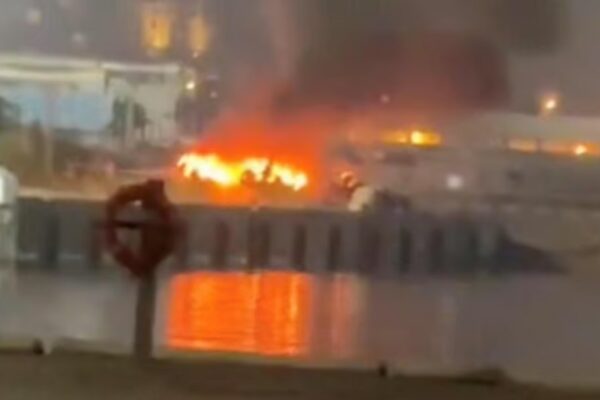 נזקי תקיפה אמריקאית באי כיש (צילום: Social Media/via REUTERS)