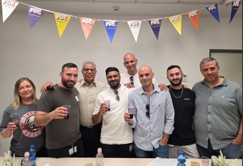 חתימה על הסכם קיבוצי במפעל אלביט בערד (צילום: דוברות ההסתדרות) חתימה על הסכם קיבוצי במפעל אלביט בערד (צילום: דוברות ההסתדרות)