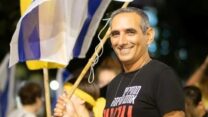 אבי דבוש בהפגנה להשבת החטופים (צילום: אלבום פרטי)