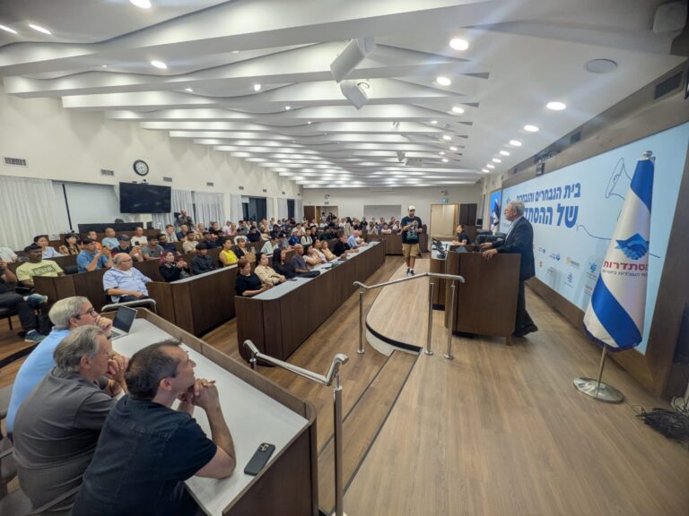 גרשון גלמן באירוע הוקרה למהגרי עבודה בבית ההסתדרות (צילום: ניצן צבי כהן)