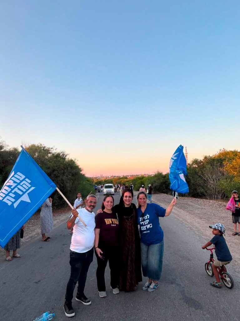 MK Limor Son Har-Melech and marchers and supporters of Otzma Yehudit in the "March of the Thousands to Gaza" for renewed settlement in the Gaza Strip (Photo: MK Limor Son Har Melech's spokeswoman)