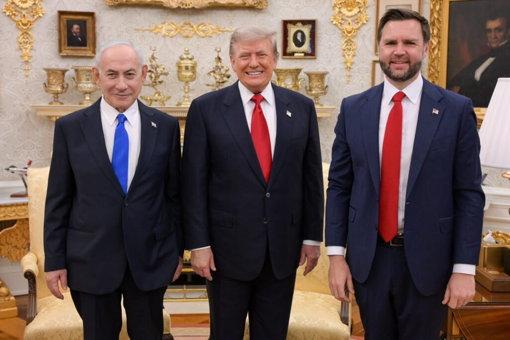 סגן נשיא ארה"ב ג'יי די ואנס, נשיא ארה"ב דונלד טראמפ וראש הממשלה בנימין נתניהו בבית הלבן, 28 ביולי 2026 (צילום: מעיין טואף/לע"מ)