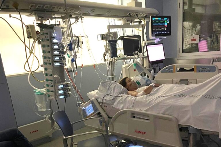 שריקי בבית החולים לאחר התאונה (צילום: אלבום פרטי)