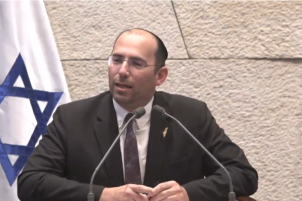 ח"כ שמחה רוטמן בדיון במליאה לקראת הצבעה על החוק להחלשת תפקיד היועמ"ש (צילום מסך מתוך ערוץ הכנסת)