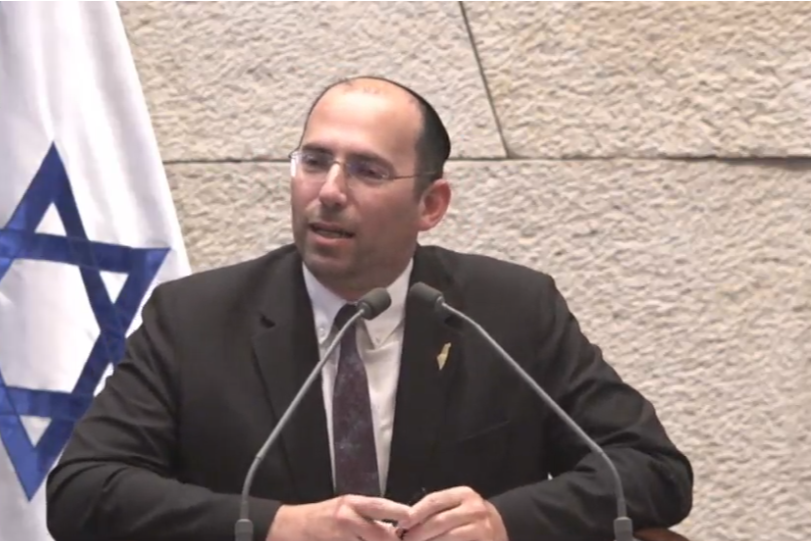 ח"כ שמחה רוטמן בדיון במליאה לקראת הצבעה על החוק להחלשת תפקיד היועמ"ש (צילום מסך מתוך ערוץ הכנסת)