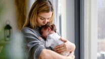אם ותינוק (צילום אילוסטרציה: shutterstock)