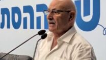 יו"ר הסתדרות הגמלאים שמוליק מזרחי בכנס החירום של הארגון (צילום: יהל פרג')