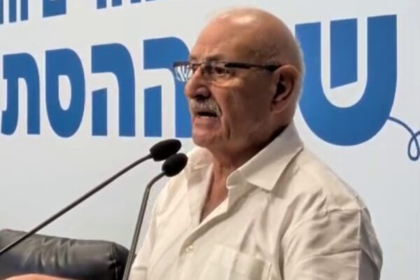 יו"ר הסתדרות הגמלאים שמוליק מזרחי בכנס החירום של הארגון (צילום: יהל פרג') יו"ר הסתדרות הגמלאים שמוליק מזרחי בכנס החירום של הארגון (צילום: יהל פרג')