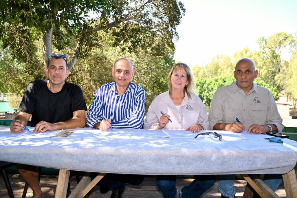 1000253897 חתימת ההסכם הקיבוצי החדש ברשות הטבע והגנים (צילום: הסתדרות המעו"ף)