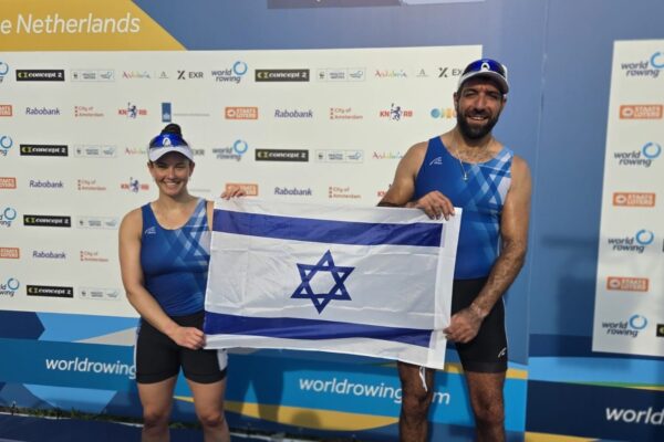 סאלח שאהין (מימין) ושחר מילפרדר לאחר הזכייה (צילום: ההתאחדות לספורט נכים)