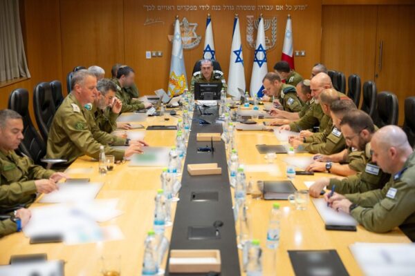 הרמטכ"ל אייל זמיר בהערכת מצב (צילום: דובר צה"ל)