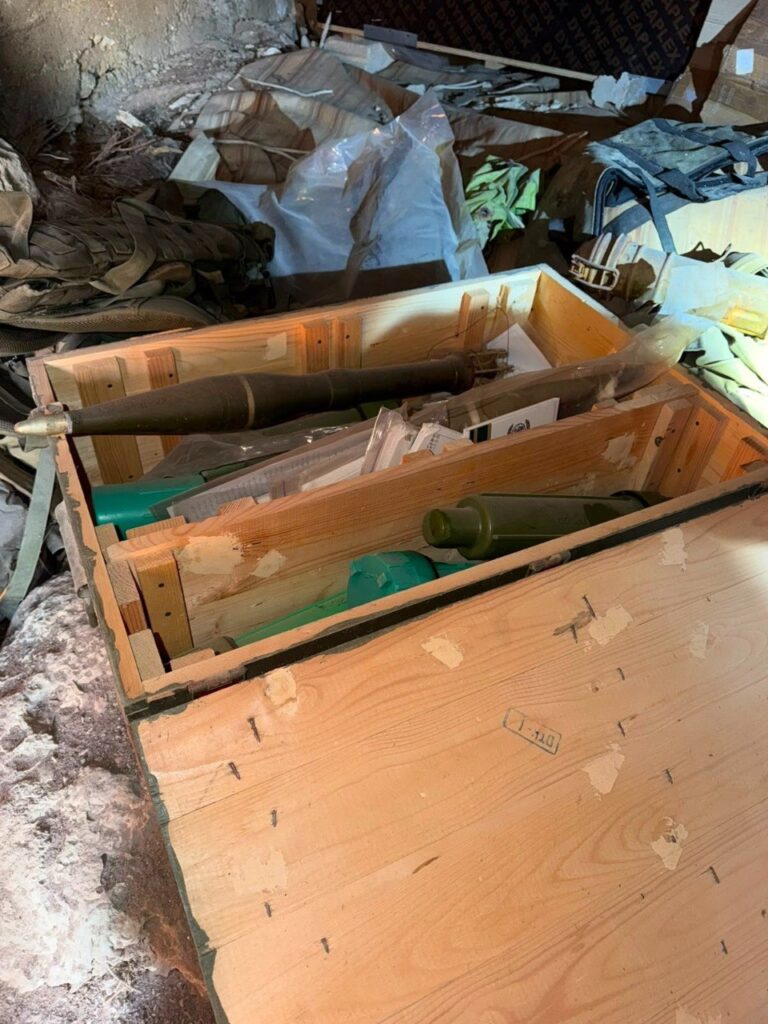 אמצעי לחימה שנמצאו בדרום לבנון (צילום: דובר צה"ל)