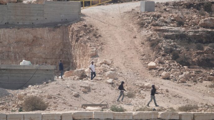 משרד רה"מ בהצהרה לתקשורת הזרה: "הפורעים בקוסרה פוגעים בלגיטימציה של ישראל"