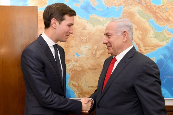 ג'ארד קושנר וראש הממשלה נתניהו (צילום: מאטי //טרן/ שגרירות ארה"ב בישראל)