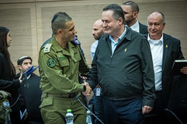 שר הביטחון ישראל כ"ץ והאלוף דדו בר כליפא (צילום: יונתן זינדל/פלאש90)