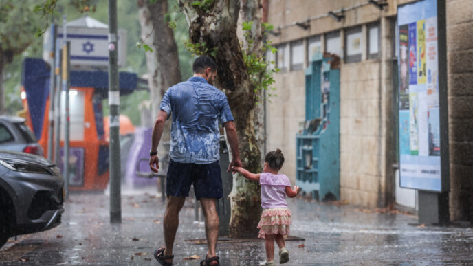 מזג האוויר: גשם קיצי בצפון ובמרכז, חשש לסופות ולהצפות