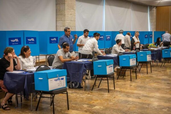 ספירת הקולות של הפריימריז בליכוד בבנייני האומה בירושלים (צילום: חיים גולדברג / פלאש90)