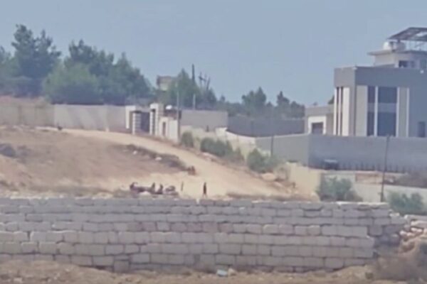 תיעוד אנשי המאחז שנותרו בקוסרא (צילום מסך: רשתות חברתיות, לפי סעיף 27א לחוק זכויות היוצרים)