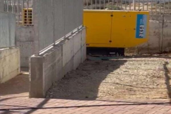 ריח, רעש וזיהום מסוכן: בתי הספר הבדואים בנגב קוראים להחליף את הגנרטורים בחשמל סולארי