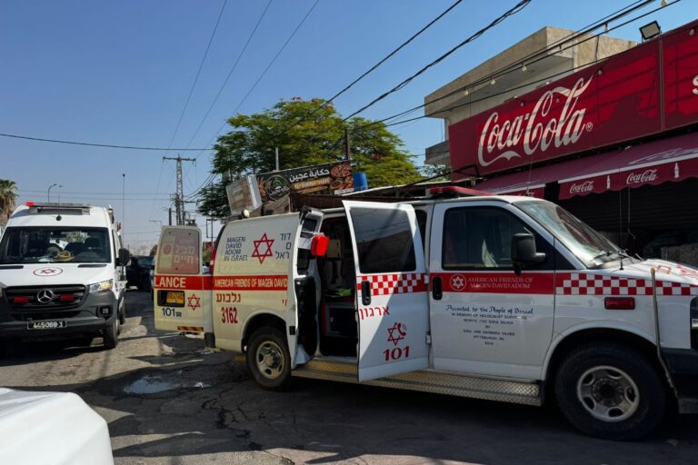 זירת הדקירה בכפר עוג'ה בבקעה (צילום: מד"א)