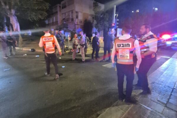 זירת הרצח בשדרות ירושלים ביפו (צילום: דוברות איחוד הצלה)