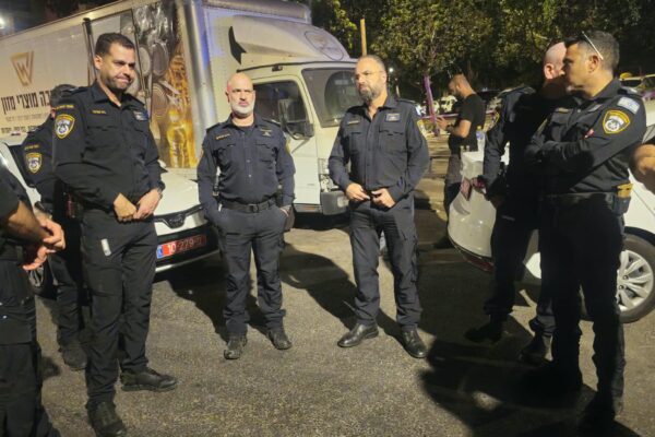 כוחות משטרת ישראל בזירת הרצח ביפו (צילום: דוברות המשטרה)