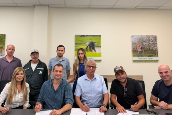 חתימת ההסכם הקיבוצי בחיפה נגב טכנולוגיות (צילום: דוברות ההסתדרות)