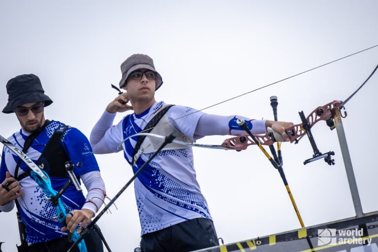 רועי דרור (מימין) ואיתי שני בתחרות (צילום: world archery)