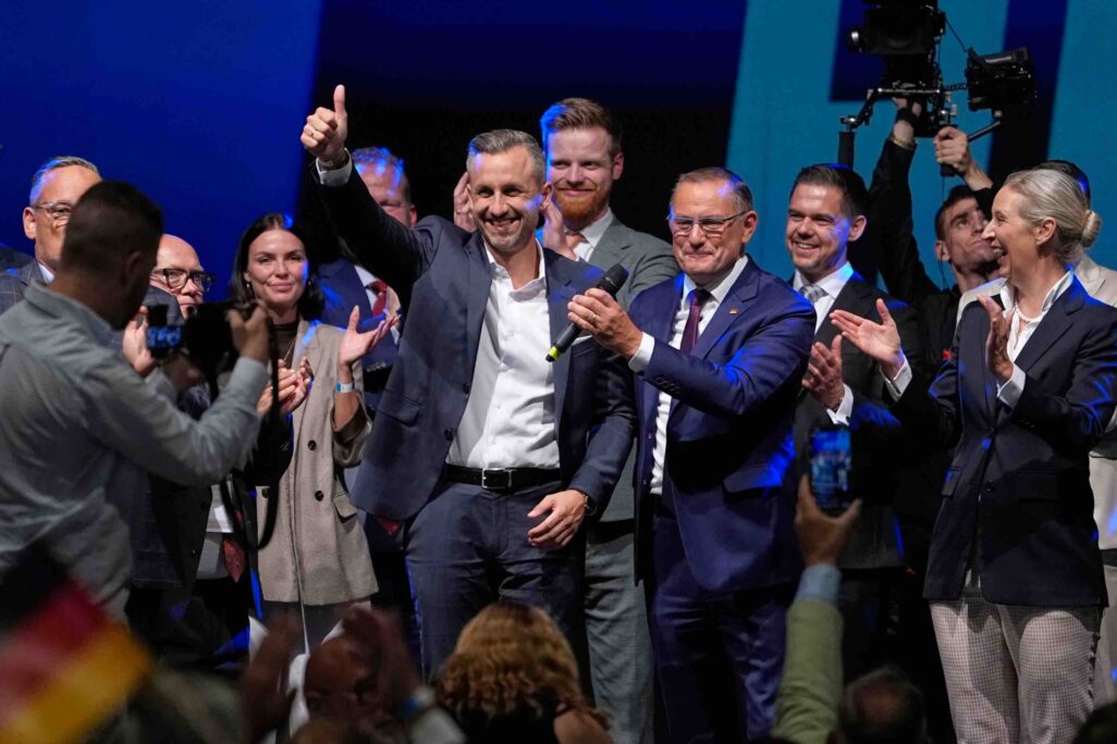 "אלטרנטיבה לגרמניה" (AfD) לאחר הבחירות למדינה סקסוניה-אנהלט במגדבורג, מזרח גרמניה, יום ראשון, 6 בספטמבר 2026 (צילום: AP/מתיאס שרדר) "אלטרנטיבה לגרמניה" (AfD) לאחר הבחירות למדינה סקסוניה-אנהלט במגדבורג, מזרח גרמניה, יום ראשון, 6 בספטמבר 2026 (צילום: AP/מתיאס שרדר)