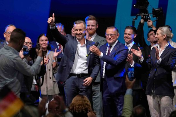 "אלטרנטיבה לגרמניה" (AfD) לאחר הבחירות למדינה סקסוניה-אנהלט במגדבורג, מזרח גרמניה, יום ראשון, 6 בספטמבר 2026 (צילום: AP/מתיאס שרדר)