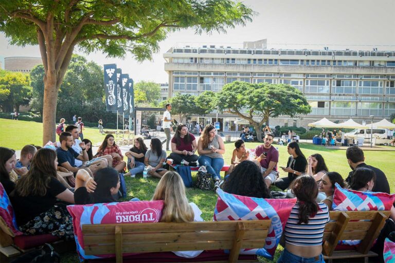 סטודנטים באוניברסיטת תל אביב (צילום אילוסטרציה: פלאש90)
