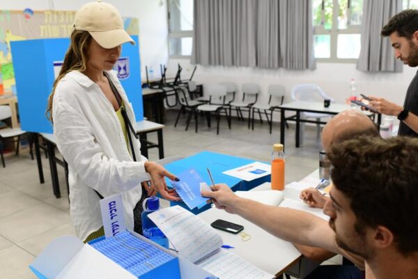 קלפי בתל אביב בבחירות 2022 (צילום ארכיון: תומר נויברג / פלאש 90)