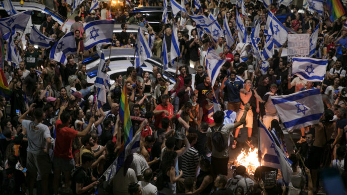 "ציבור שיש לו רתיעה גדולה מפוליטיקה": למה המחאה בנתה כוח ברחוב אבל נשארה רחוקה מהמפלגות