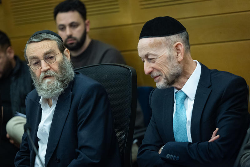 חברי הכנסת אורי מקלב (מימין) ומשה גפני (צילום: יונתן זינדל/פלאש90) חברי הכנסת אורי מקלב (מימין) ומשה גפני (צילום: יונתן זינדל/פלאש90)