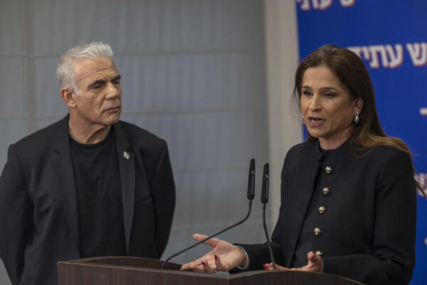 יו"ר יש עתיד יאיר לפיד (משמאל) וחברת הכנסת מירב בן ארי (צילום: אורן בן חקון / פלאש90)