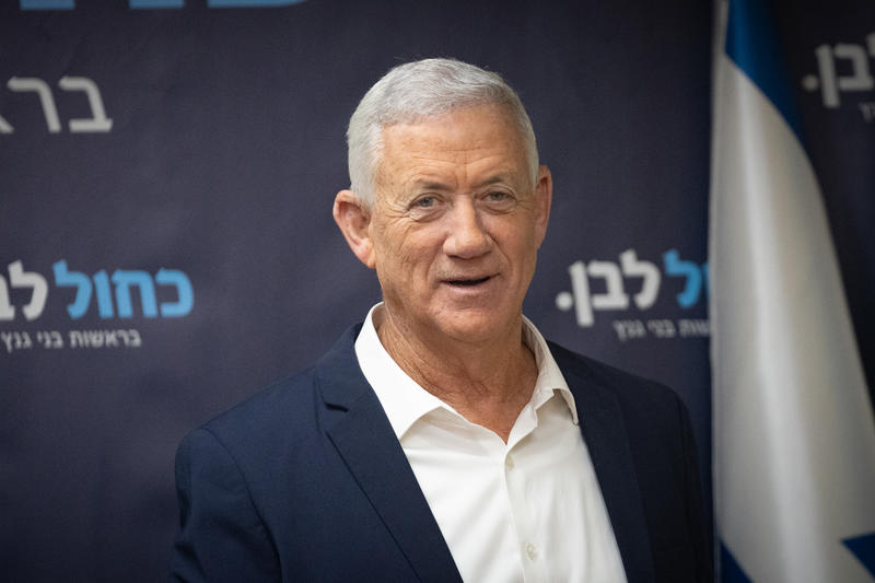 בני גנץ בישיבת סיעה של 'כחול לבן' (צילום: יונתן זינדל/פלאש90)