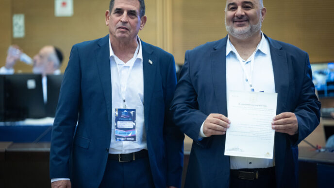 רשימת רע"מ הוגשה: "קיימנו ישיבה ראשונה בעברית. נהיה שותפים בממשלה הבאה"