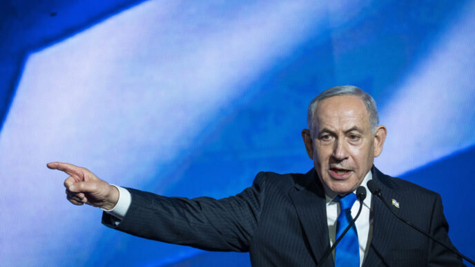 השב"כ התלונן לצנזור נגד חדשות 12 בעקבות חשיפת ביקור נתניהו באמירויות