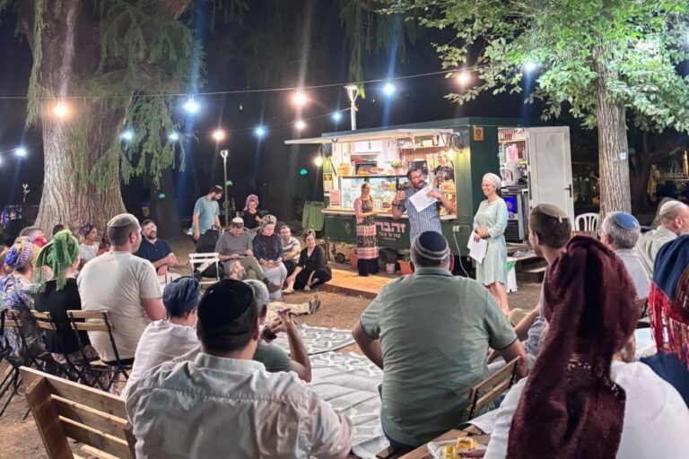 אירוע בעגלת הקפה 'זהבה' בקריית שמונה (צילום: אלבום פרטי)