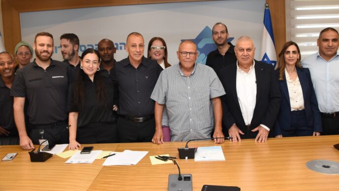 מחוזה אישי להסכם קיבוצי: הסכם היסטורי לעובדי מנהל אכיפה וזרים ברשות האוכלוסין