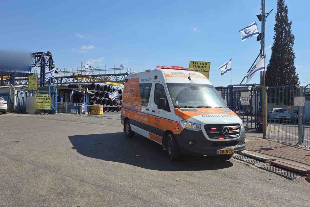 זירת תאונת העבודה בקריית גת (צילום: דוברות איחוד הצלה) זירת תאונת העבודה בקריית גת (צילום: דוברות איחוד הצלה)