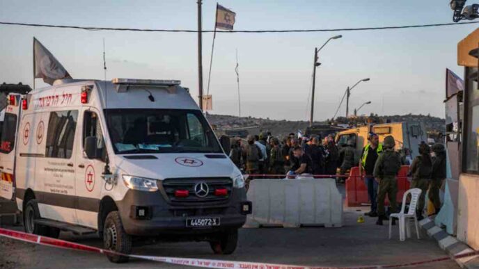 בנו של שגריר ישראל בארה"ב נפצע קשה בפיגוע דריסה במחסום מכבים