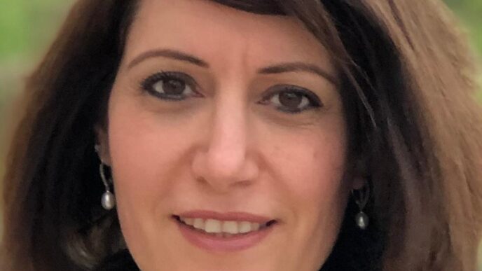 ד"ר מראם ח'אזן, רוקחת בהכשרתה ומרצה בכירה במכללה האקדמית יזרעאל, החוקרת תקשורת בצוותים רפואיים (צילום: אלבום פרטי)