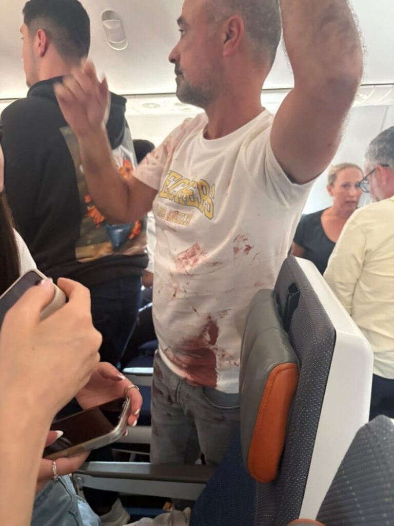 נוסעים בטיסת 'פליי דובאי' שנעלמה מהרדאר ונחתה בסעודיה (צילום: לפי סעיף 27א' לחוק זכויות יוצרים)